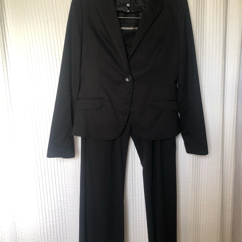 Express Women’s suit